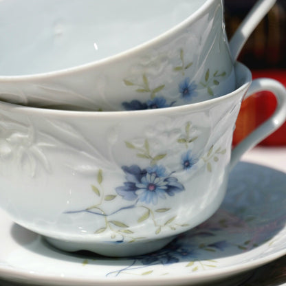 Tasses "Hermance" en porcelaine fleuries avec des reliefs (lot de 4)