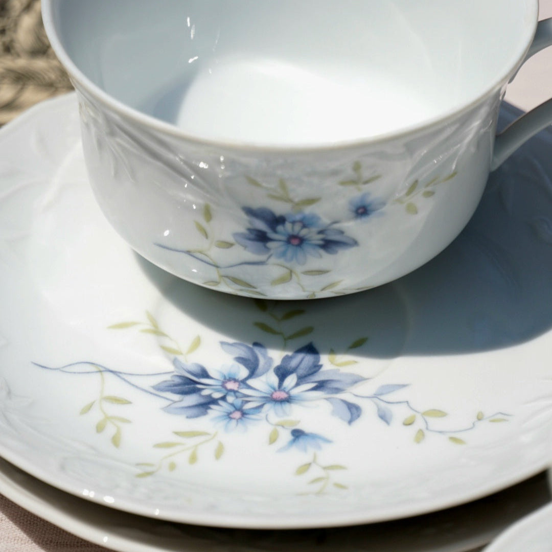 Tasses "Hermance" en porcelaine fleuries avec des reliefs (lot de 4)