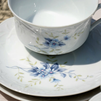 Tasses "Hermance" en porcelaine fleuries avec des reliefs (lot de 4)
