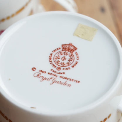 Service à thé "Quinn" en porcelaine anglaise fleurie et dorée Royal Worcester modèle Royal Garden