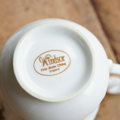 Service à thé "Betsy" en porcelaine anglaise fleurie et dorée Windsor