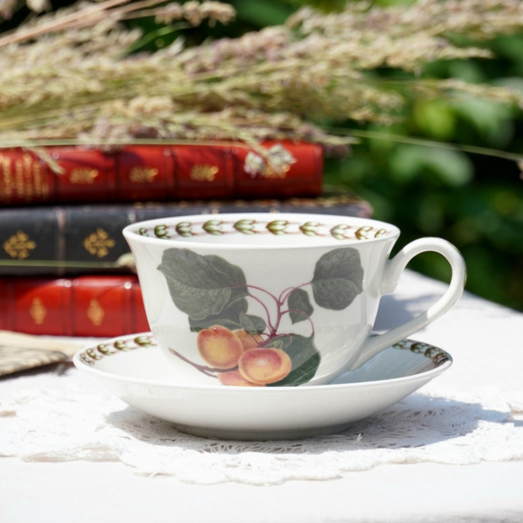 Tasse "Pearline" aux motifs fruités en porcelaine anglaise Queen's modèle Hookers
