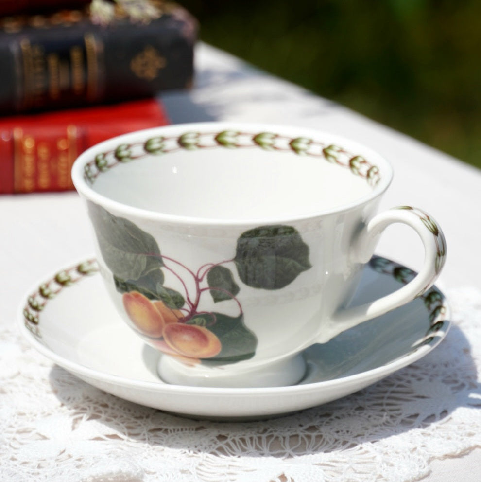 Tasse "Pearline" aux motifs fruités en porcelaine anglaise Queen's modèle Hookers