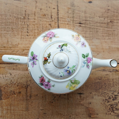 Service à thé "Betsy" en porcelaine anglaise fleurie et dorée Windsor