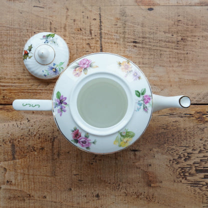 Service à thé "Betsy" en porcelaine anglaise fleurie et dorée Windsor