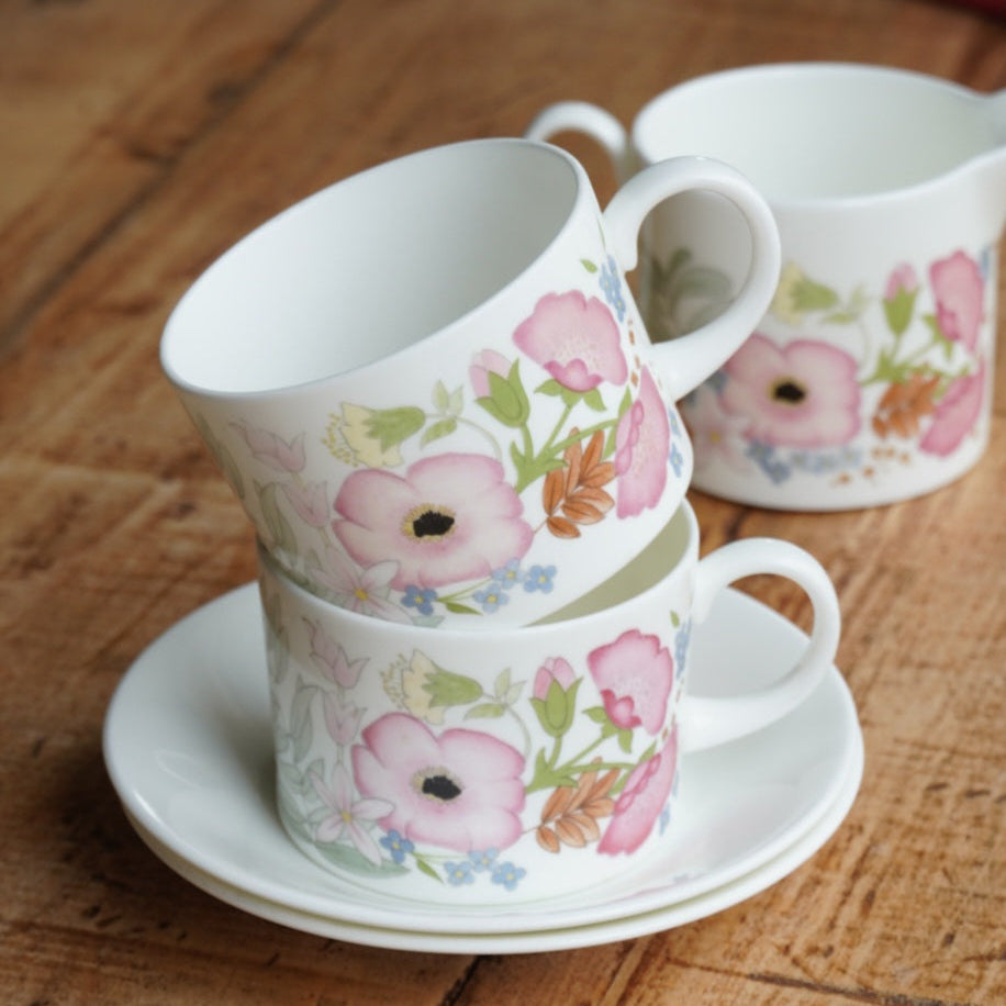 Petit service à thé ou à café "Sally" en porcelaine anglaise fleurie Wedgwood modèle Meadow Sweet