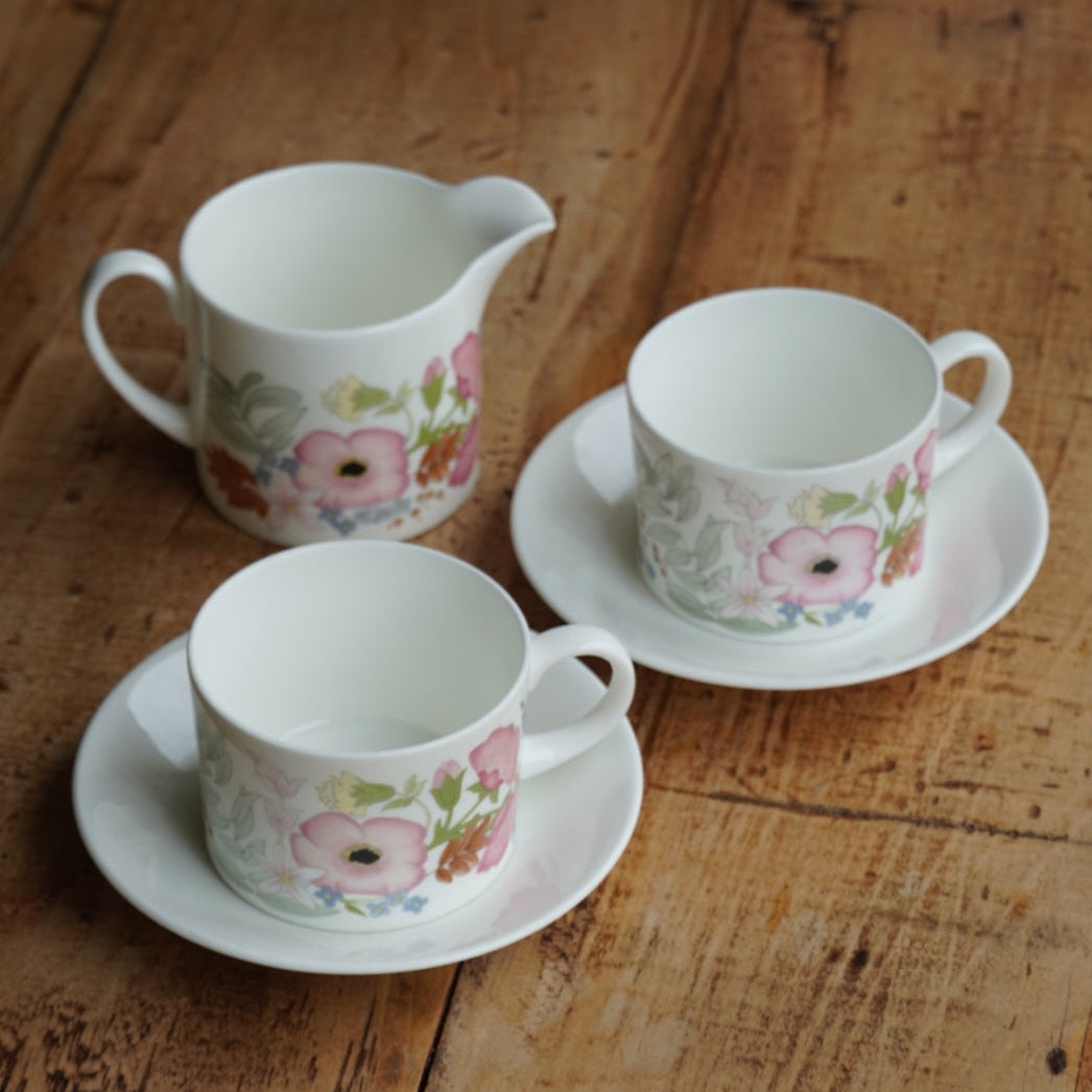 Petit service à thé ou à café "Sally" en porcelaine anglaise fleurie Wedgwood modèle Meadow Sweet