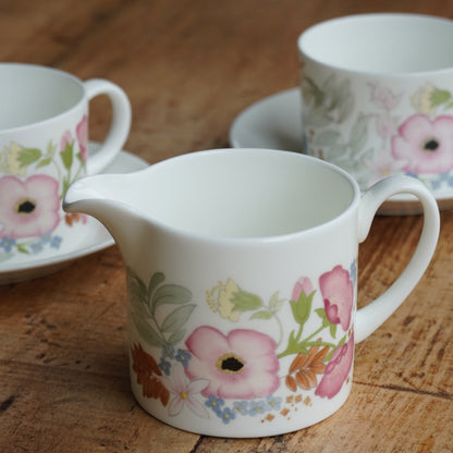 Petit service à thé ou à café "Sally" en porcelaine anglaise fleurie Wedgwood modèle Meadow Sweet