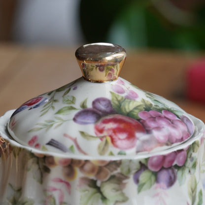 Théière "Fern" en porcelaine anglaise dorée aux motifs fruités Heron Cross Pottery