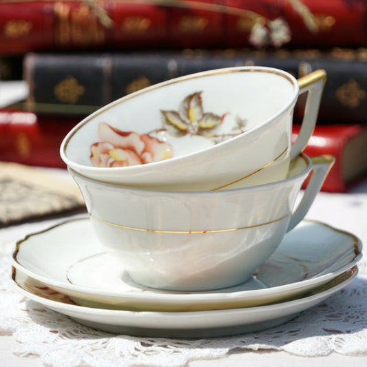 Téte à tête "Rose" de tasses fleuries en porcelaine de Limoges