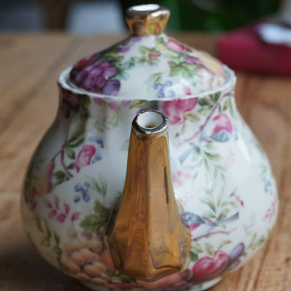 Théière "Fern" en porcelaine anglaise dorée aux motifs fruités Heron Cross Pottery