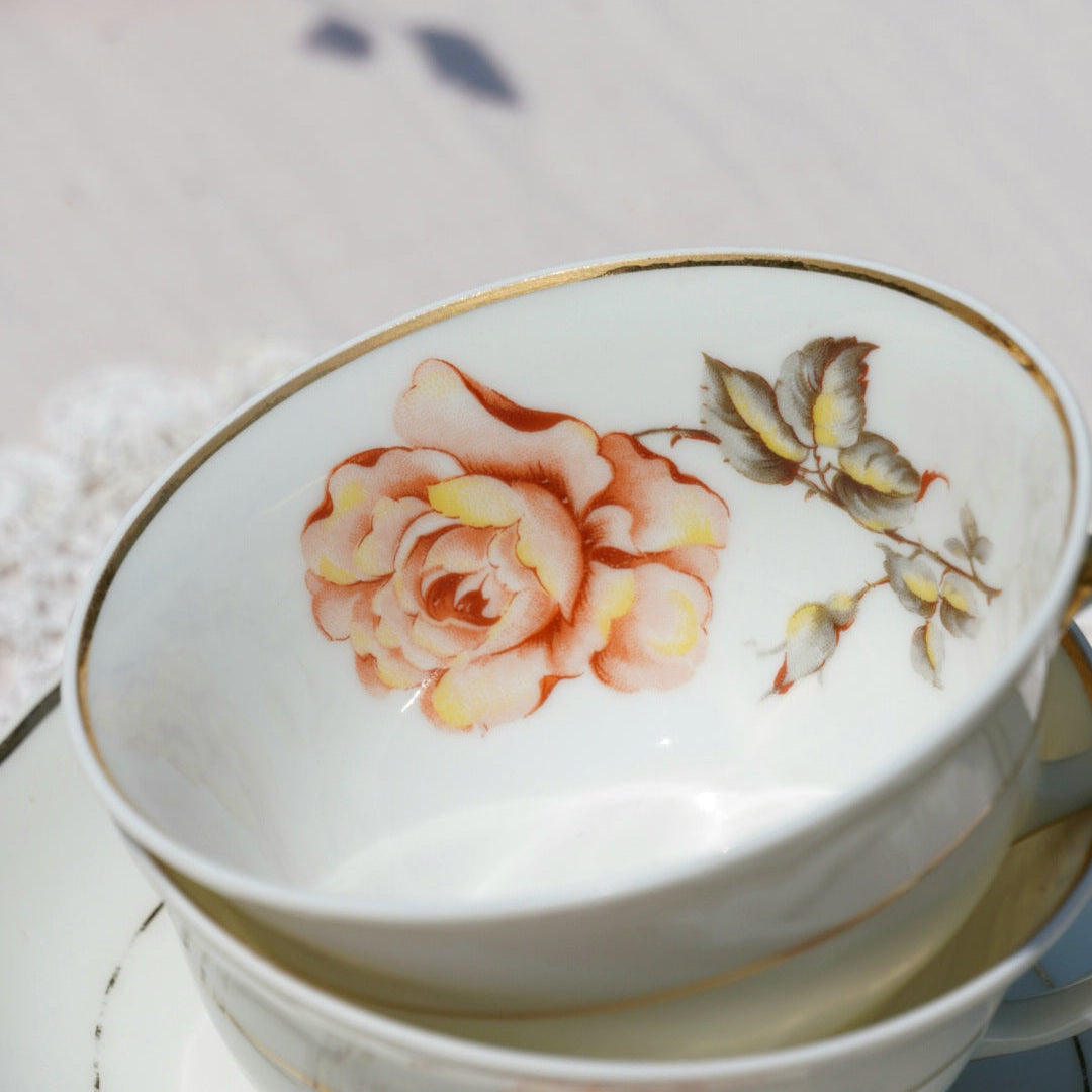 Téte à tête "Rose" de tasses fleuries en porcelaine de Limoges