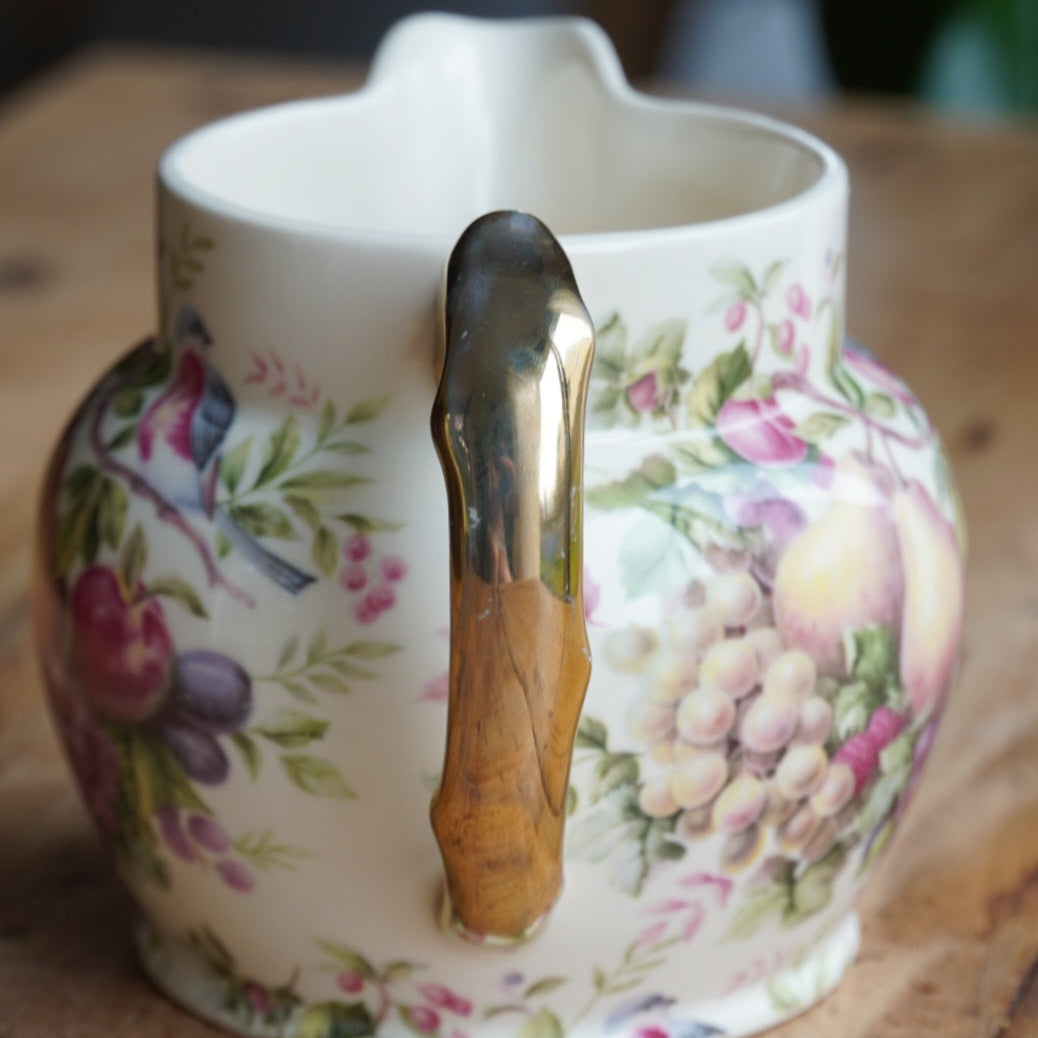 Pot à lait "Fern" en porcelaine anglaise dorée aux motifs fruités Heron Cross Pottery
