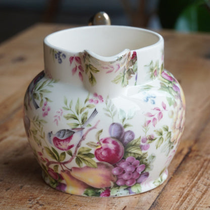 Pot à lait "Fern" en porcelaine anglaise dorée aux motifs fruités Heron Cross Pottery