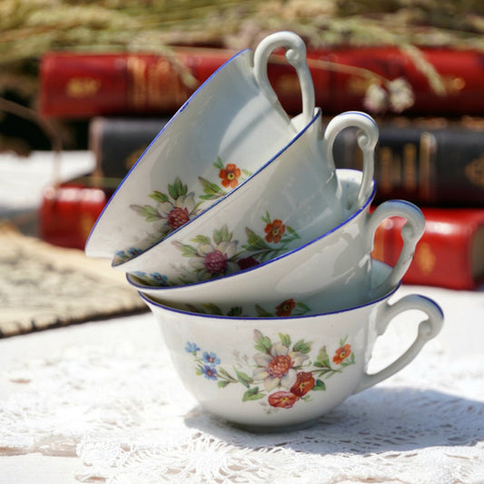 Tasses "Ebertine" en porcelaine ancienne et fleuries (lot de 4)