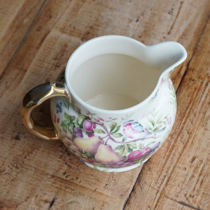 Pot à lait "Fern" en porcelaine anglaise dorée aux motifs fruités Heron Cross Pottery