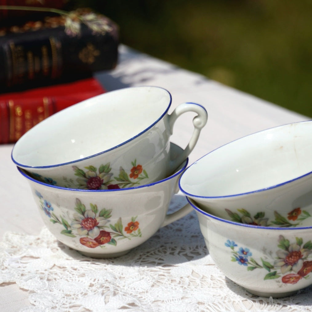 Tasses "Ebertine" en porcelaine ancienne et fleuries (lot de 4)