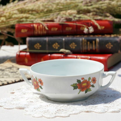 Tasse "Germaine" à deux anses fleurie en porcelaine de Limoges Claude Brachel