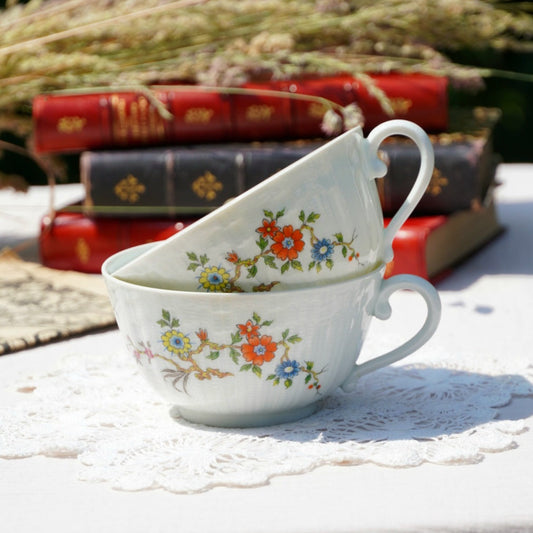 Tête à tête "Adelphine" de tasses en porcelaine de Limoges Giraud fleuries