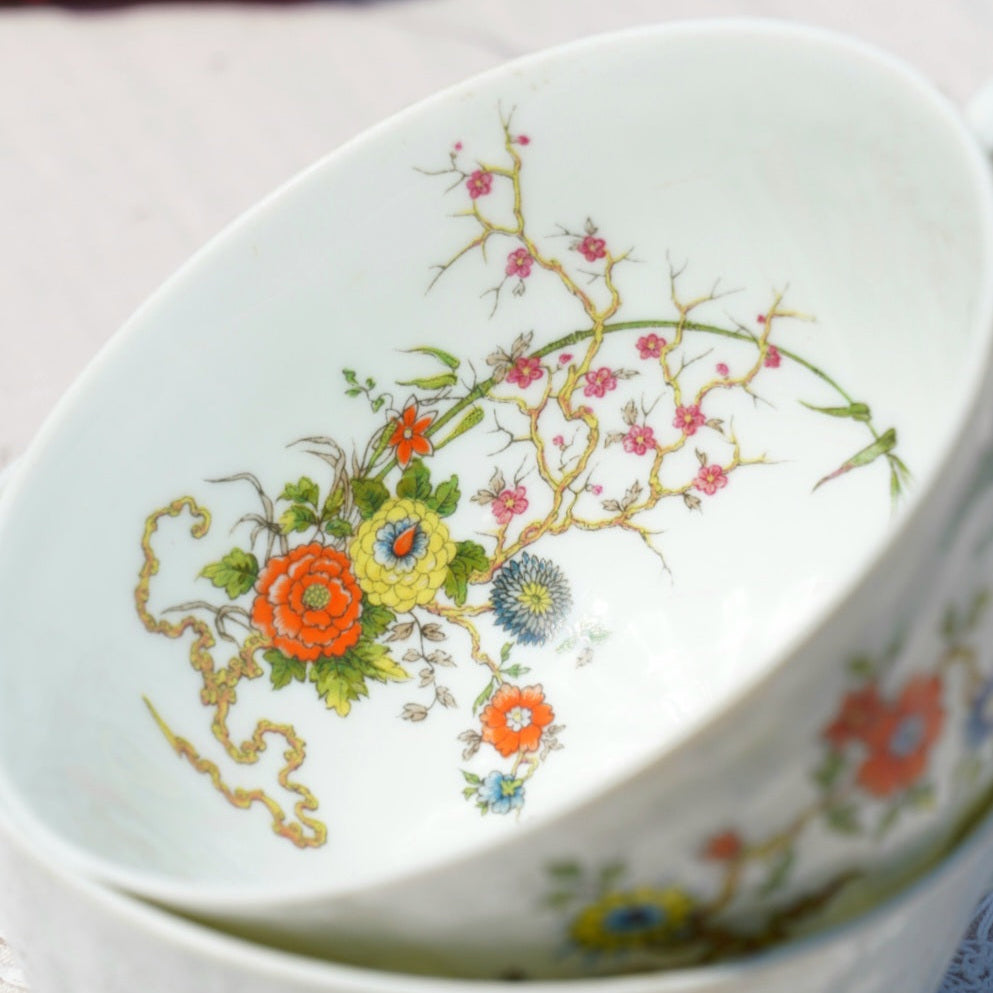 Tête à tête "Adelphine" de tasses en porcelaine de Limoges Giraud fleuries
