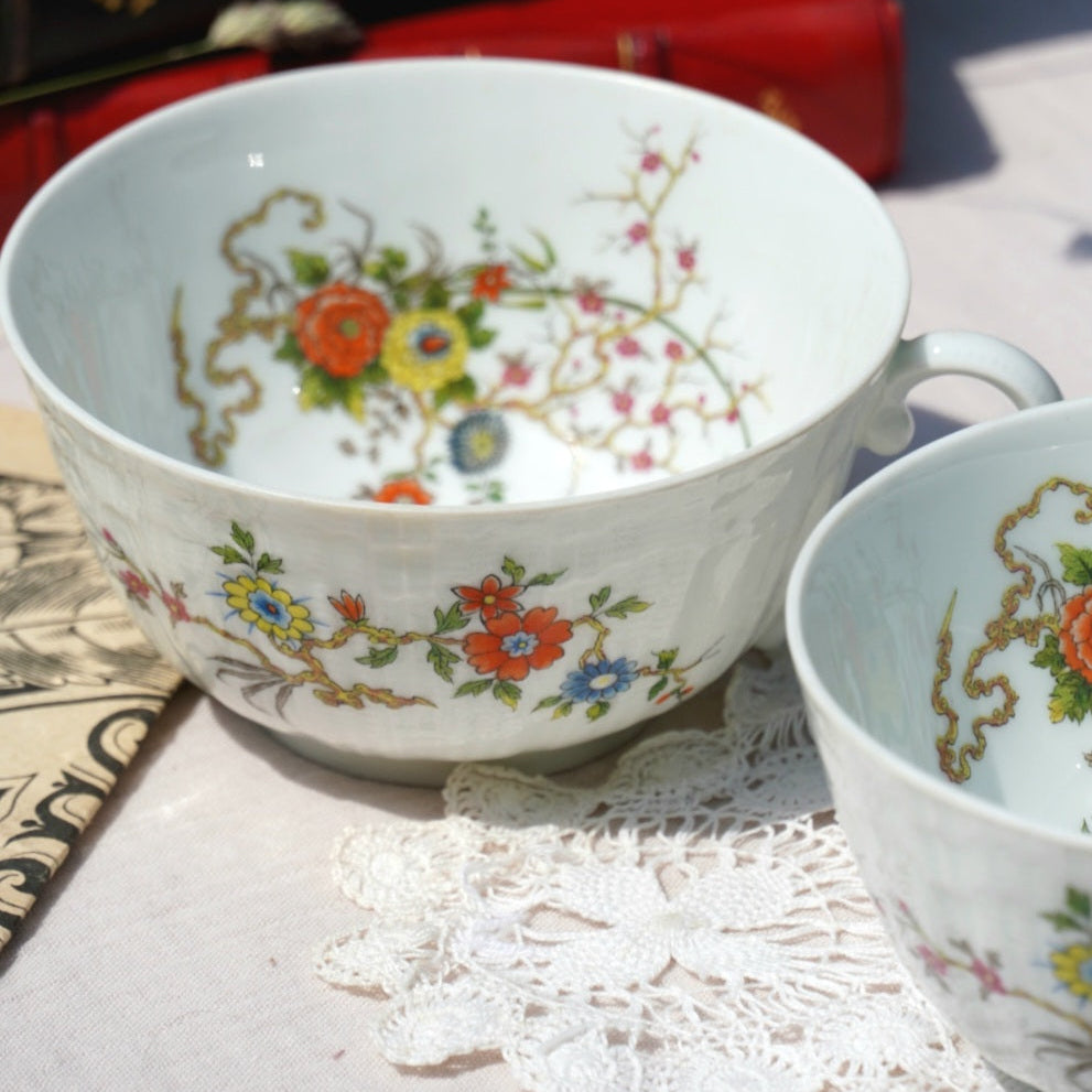 Tête à tête "Adelphine" de tasses en porcelaine de Limoges Giraud fleuries