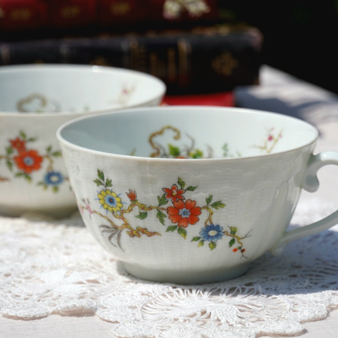 Tête à tête "Adelphine" de tasses en porcelaine de Limoges Giraud fleuries