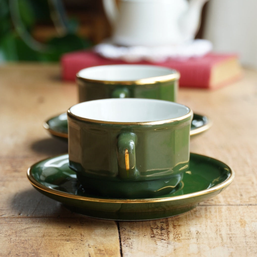 Tête-à-tête de tasses "Erséline" bistrot en porcelaine verte et dorée Yves Deshoulières Apilco (lot de 2)