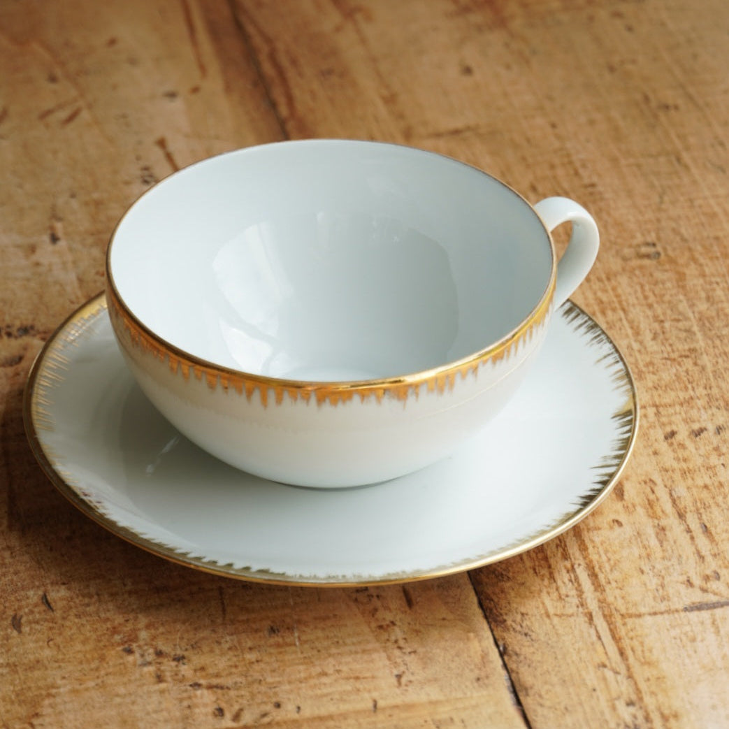 Grande tasse "Léonille" en porcelaine de Limoges blanche et dorée Singer
