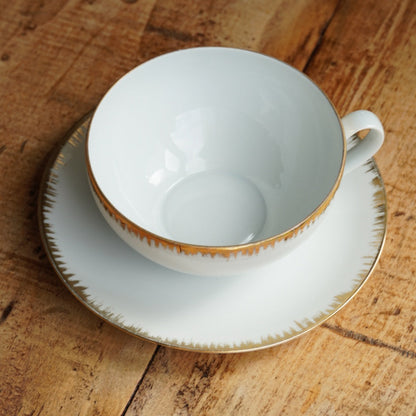 Grande tasse "Léonille" en porcelaine de Limoges blanche et dorée Singer