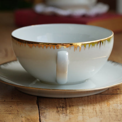 Grande tasse "Léonille" en porcelaine de Limoges blanche et dorée Singer