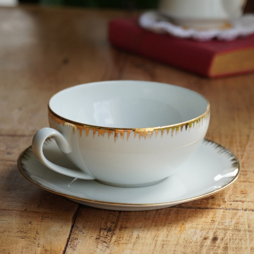 Grande tasse "Léonille" en porcelaine de Limoges blanche et dorée Singer