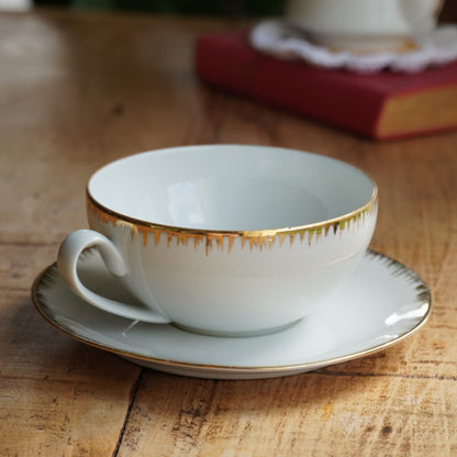 Grande tasse "Léonille" en porcelaine de Limoges blanche et dorée Singer