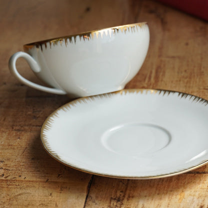 Grande tasse "Léonille" en porcelaine de Limoges blanche et dorée Singer