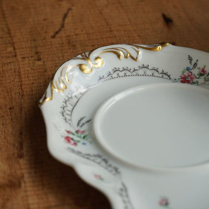 Grande tasse "Sergeline" et sa grande sous-tasse à gâteau en porcelaine fleurie de Limoges Ancienne manufacture Royale de Limoges