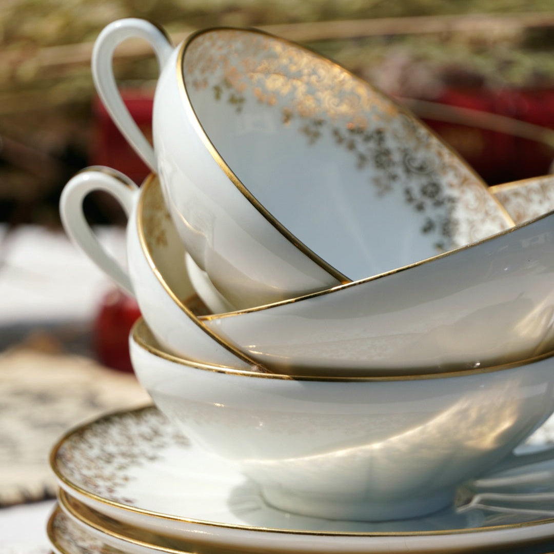 Tasses à thé "Cléophée" en porcelaine de Limoges dorées maison Chastagner (lot de 4)