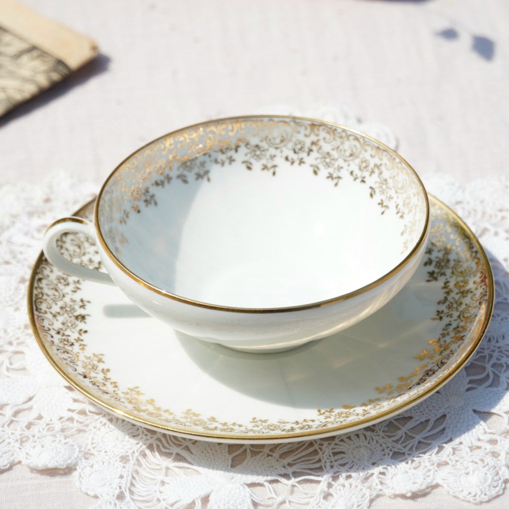 Tasses à thé "Cléophée" en porcelaine de Limoges dorées maison Chastagner (lot de 4)