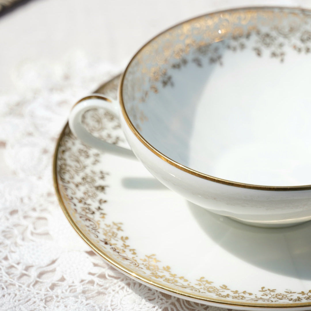 Tasses à thé "Cléophée" en porcelaine de Limoges dorées maison Chastagner (lot de 4)