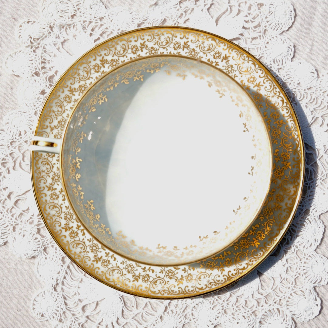 Tasses à thé "Cléophée" en porcelaine de Limoges dorées maison Chastagner (lot de 4)