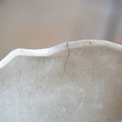 Grande tasse "Thilde" en barbotine de Lunéville en forme de tulipe violette et dorée K et G