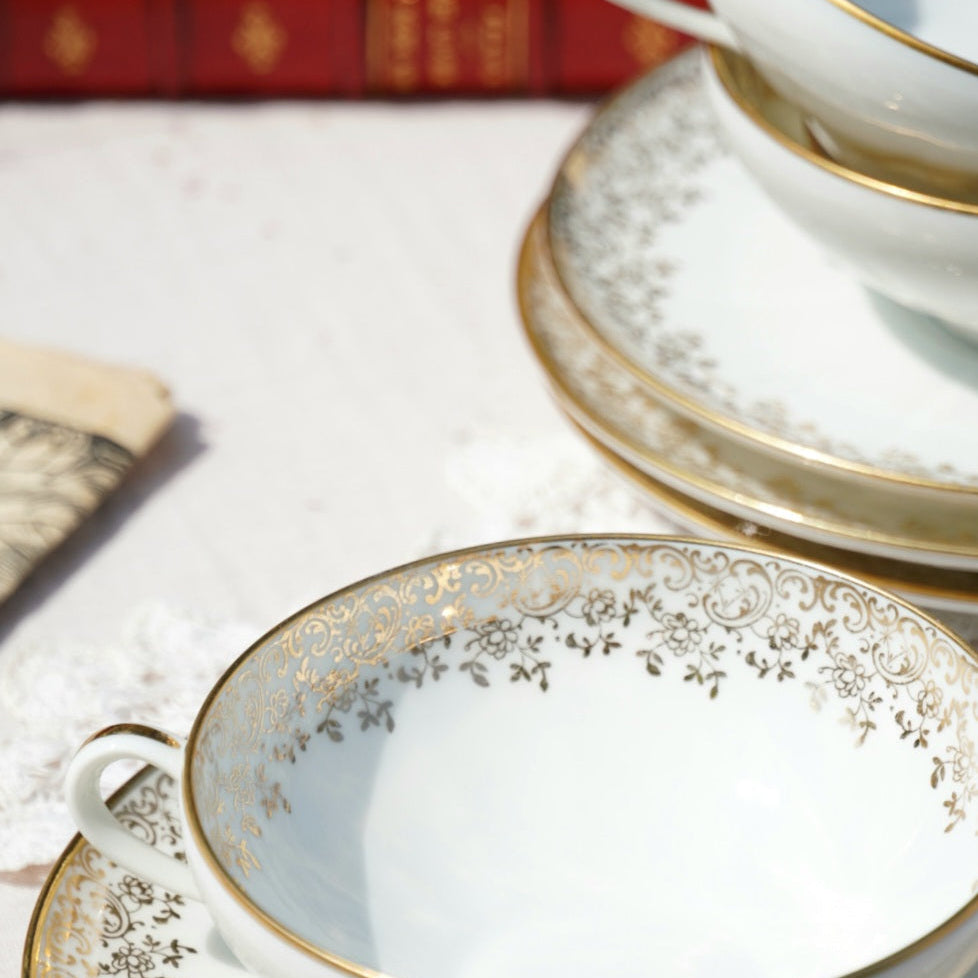 Tasses à thé "Cléophée" en porcelaine de Limoges dorées maison Chastagner (lot de 4)