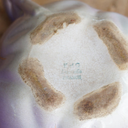 Grande tasse "Thilde" en barbotine de Lunéville en forme de tulipe violette et dorée K et G