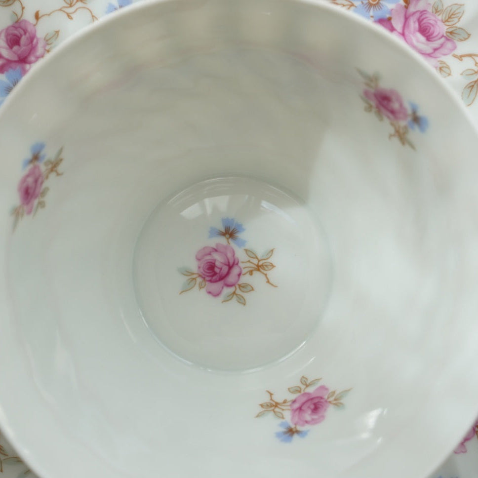 Grande tasse "Fédora" en porcelaine de Limoges torsadée et fleurie SAP