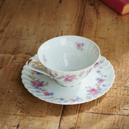 Grande tasse "Fédora" en porcelaine de Limoges torsadée et fleurie SAP