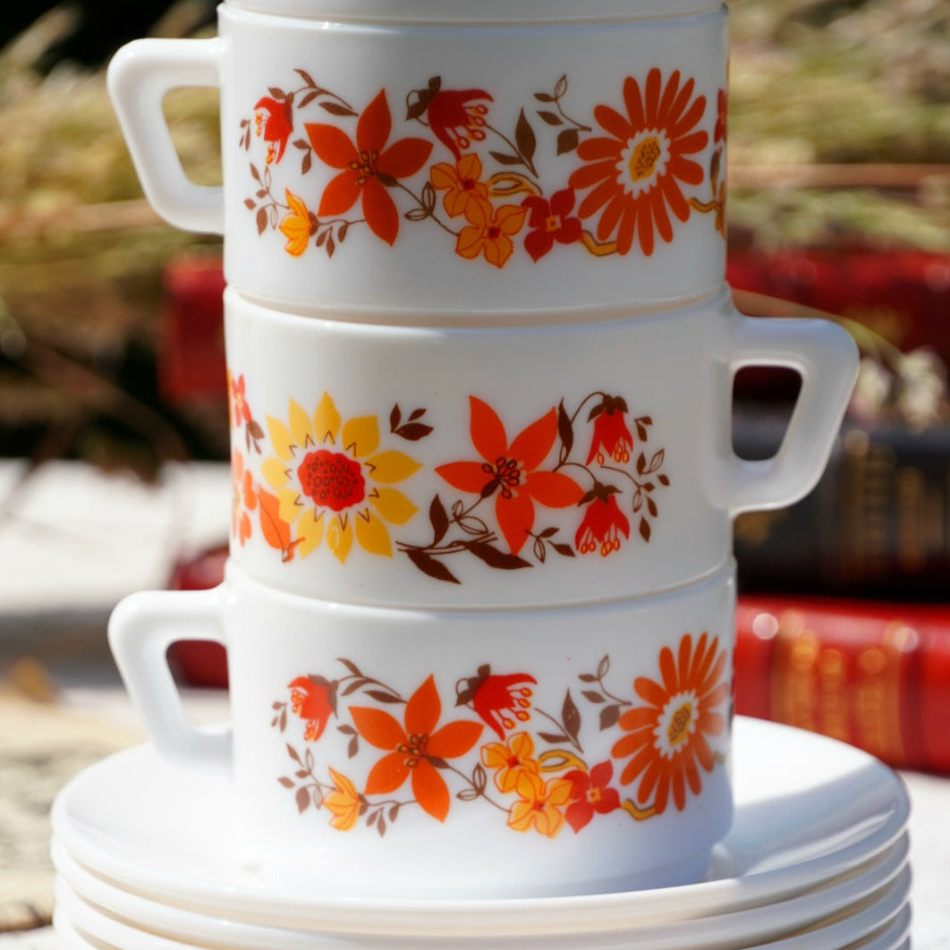 Tasses "Micheline" en verre opalin Arcopal fleuries rétro des années 70 (lot de 6)