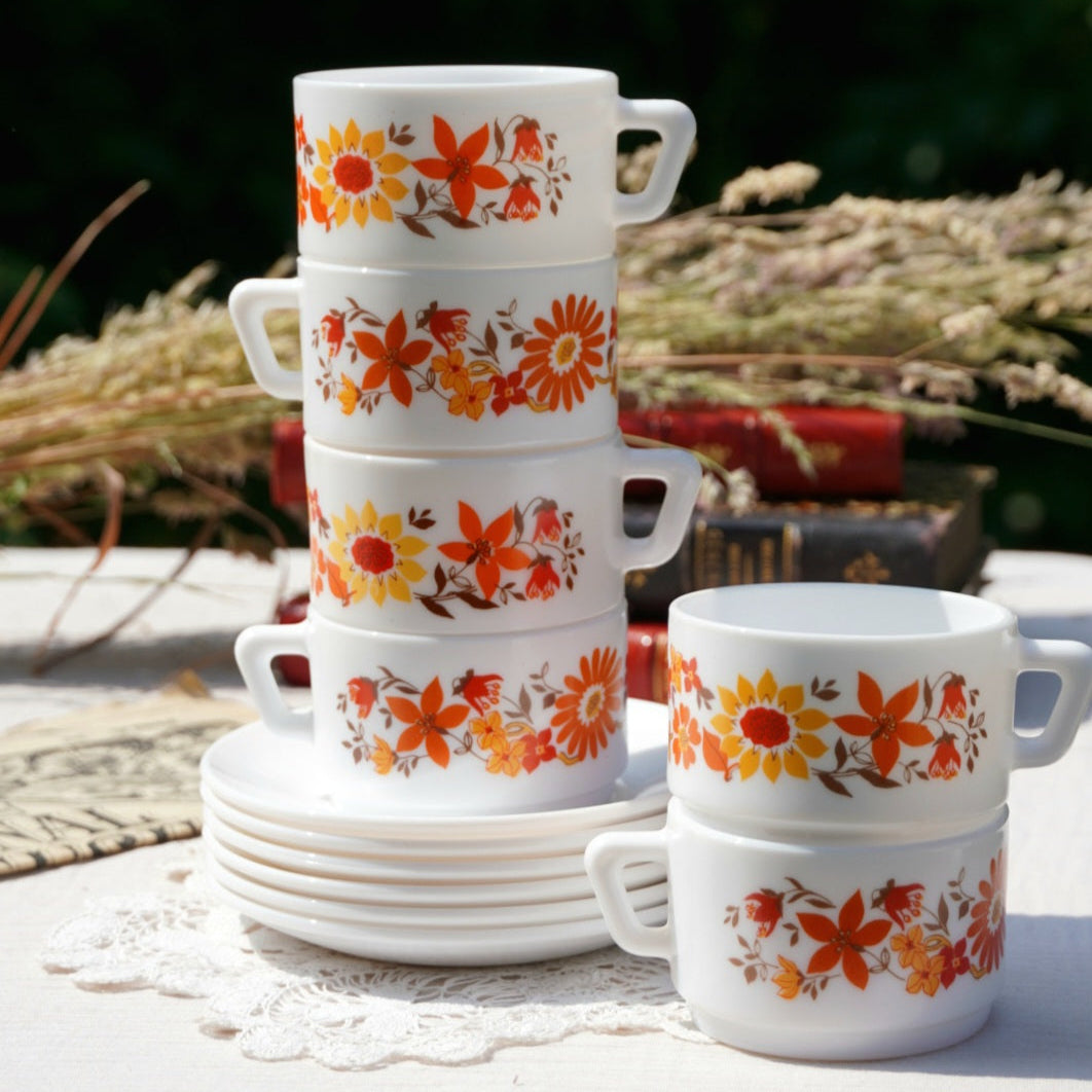 Tasses "Micheline" en verre opalin Arcopal fleuries rétro des années 70 (lot de 6)