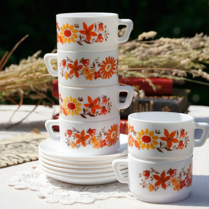 Tasses "Micheline" en verre opalin Arcopal fleuries rétro des années 70 (lot de 6)