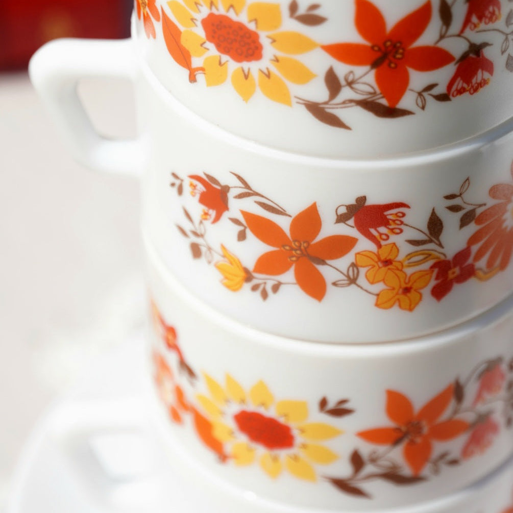 Tasses "Micheline" en verre opalin Arcopal fleuries rétro des années 70 (lot de 6)