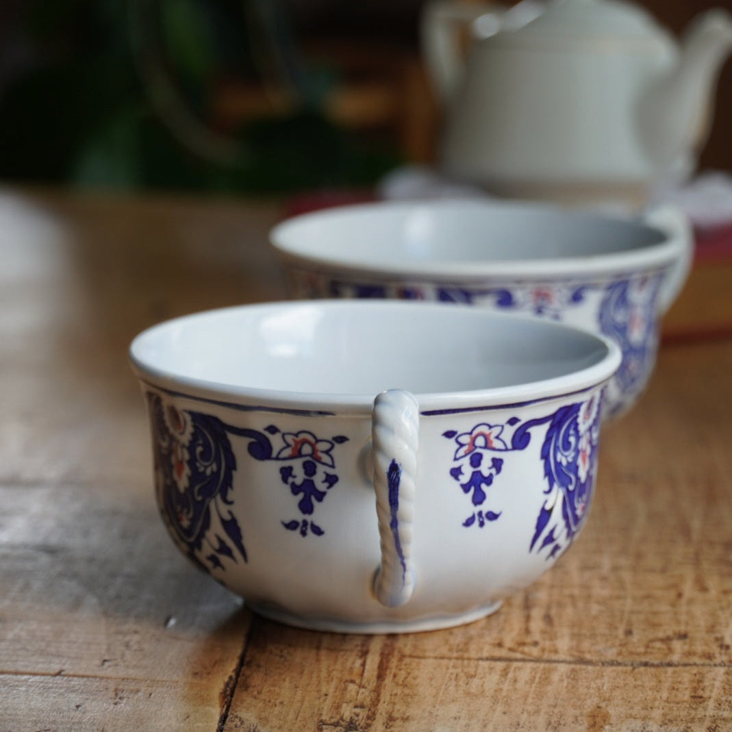 Tête-à-tête de tasses "Edilcie" en faïence de Salins-les-Bains aux motifs floraux bleus et rouges Salins modèle Rouen (lot de 2)