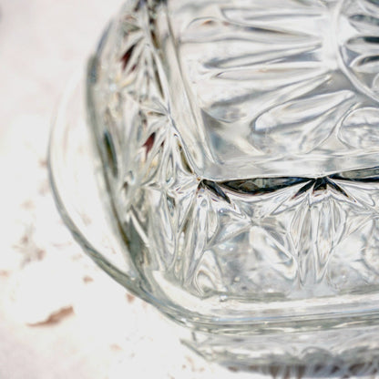 Beurrier "Javelin" en verre ciselé des années 70 de fabrication française