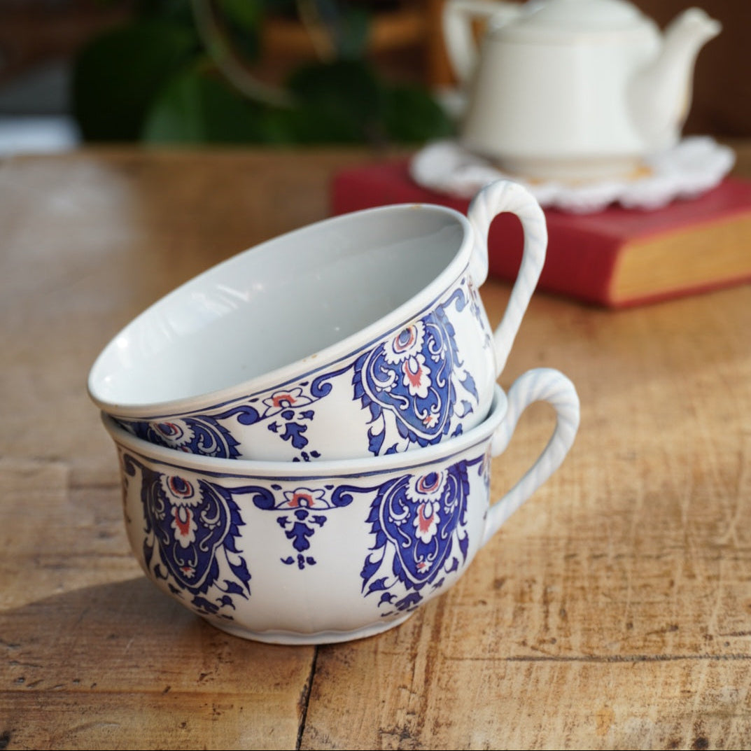 Tête-à-tête de tasses "Edilcie" en faïence de Salins-les-Bains aux motifs floraux bleus et rouges Salins modèle Rouen (lot de 2)